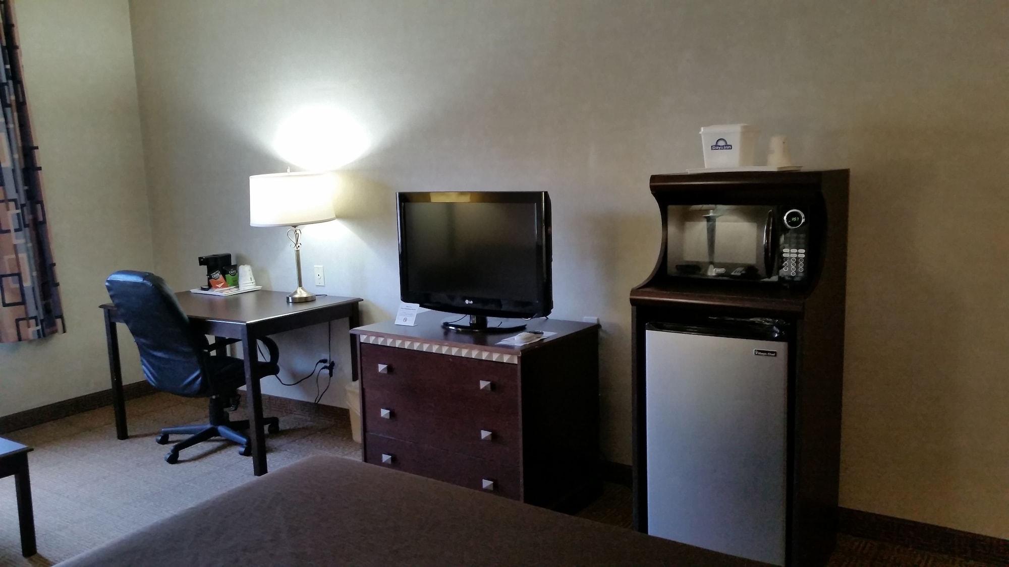 Days Inn & Suites By Wyndham Vancouver Ngoại thất bức ảnh